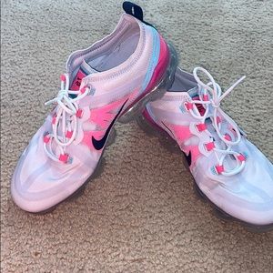Woman’s Vapormax size 11